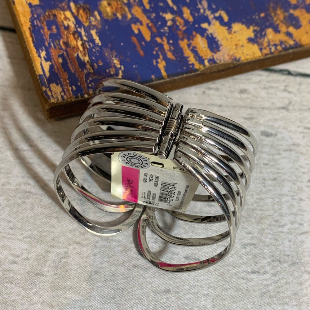 • silver loop hinge bracelet [NWT] • - Picture 5 of 7